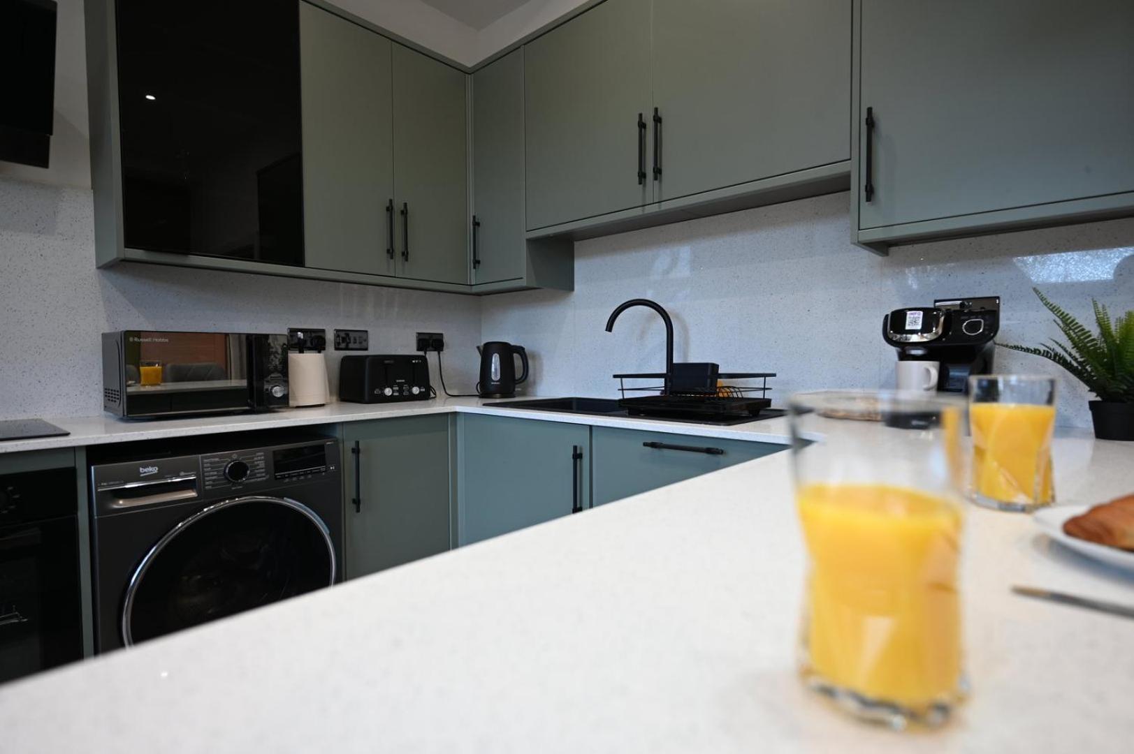 Luxury Two Bed Apartment - Cardiff City Centre ภายนอก รูปภาพ